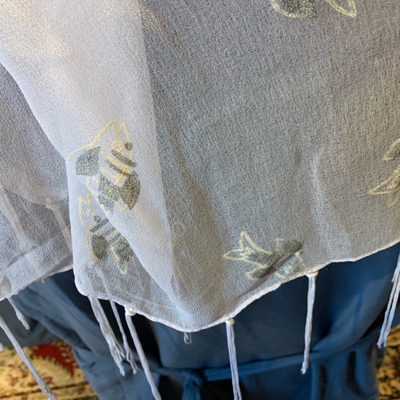 BNWOT White GlitterFishSarong/Beach Cover Up/Wrap - Picture 2 of 8